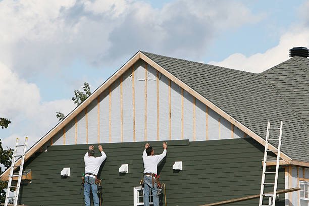 Professional Siding technician working in New Bloomfield, PA
